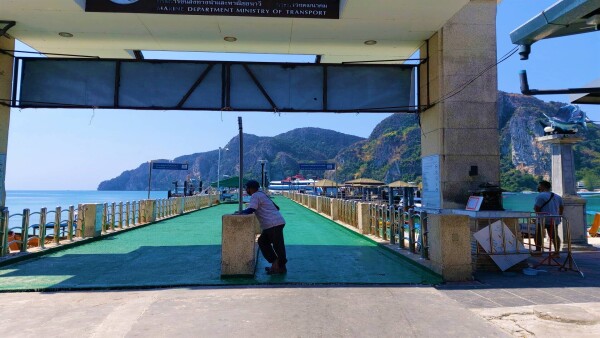 Tonsai Bay Pier, Koh Phi Phi