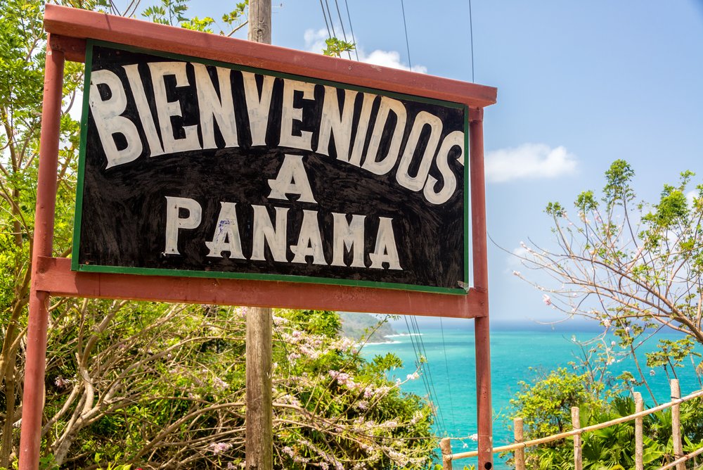 Sign next to the beach saying welcome to Panama